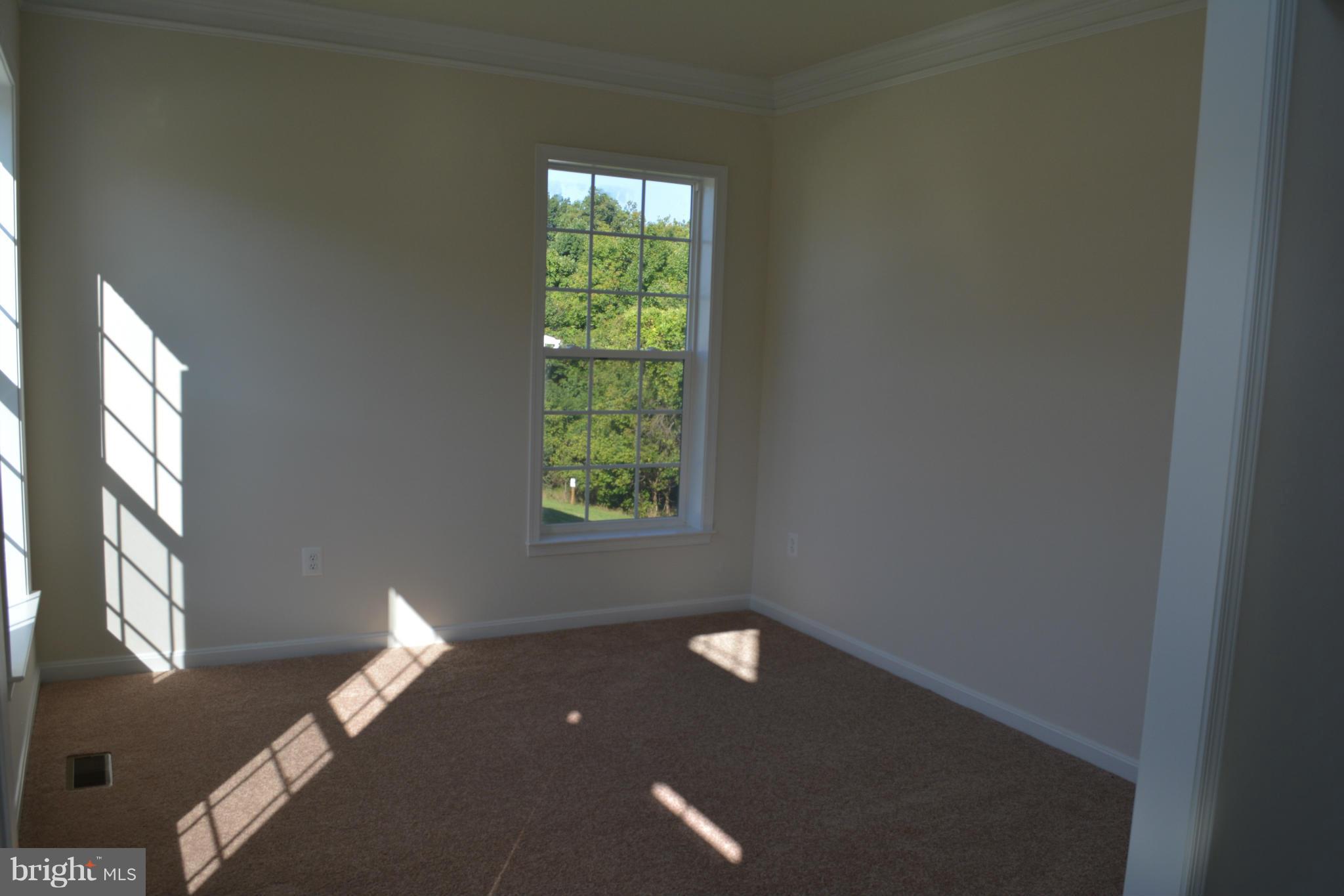 11906 Parallel Road Bowie, MD 20720 - Photo 5 of 21 Living Room