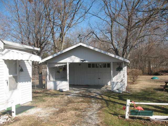 429 North Post Road Indianapolis, IN 46229 - Photo 4 of 5 Gallery Image 4
