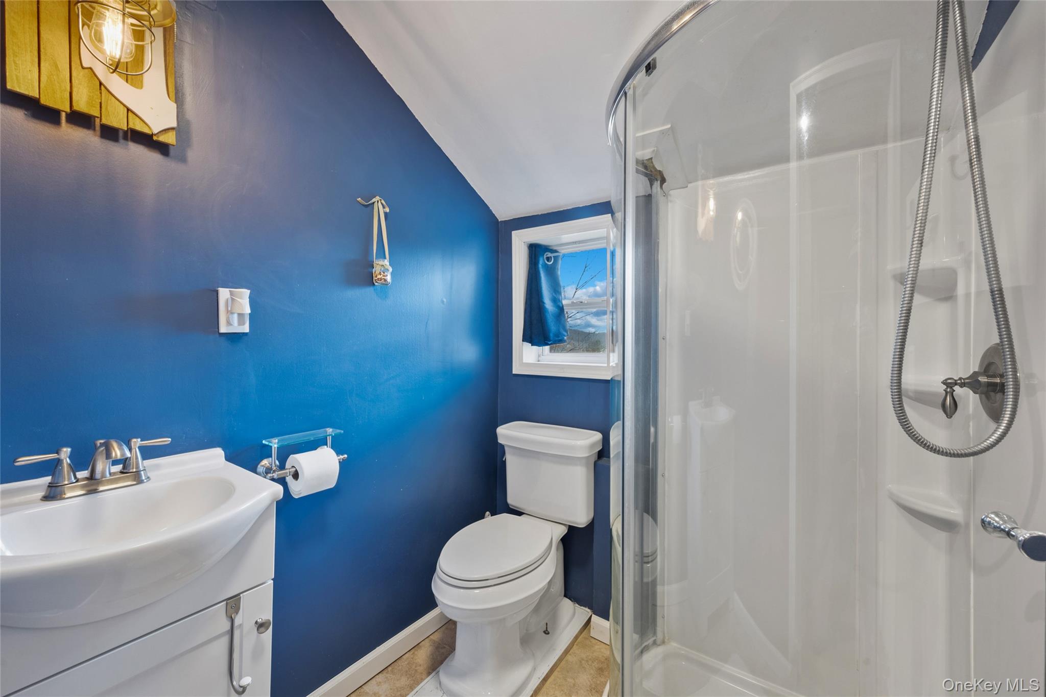 32 Shawnee Road Putnam Valley, NY 10579 - Photo 12 of 24 2nd Floor Bathroom in Primary Suite