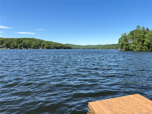 $469,000 | 32 Shawnee Road, Putnam Valley, NY 10579