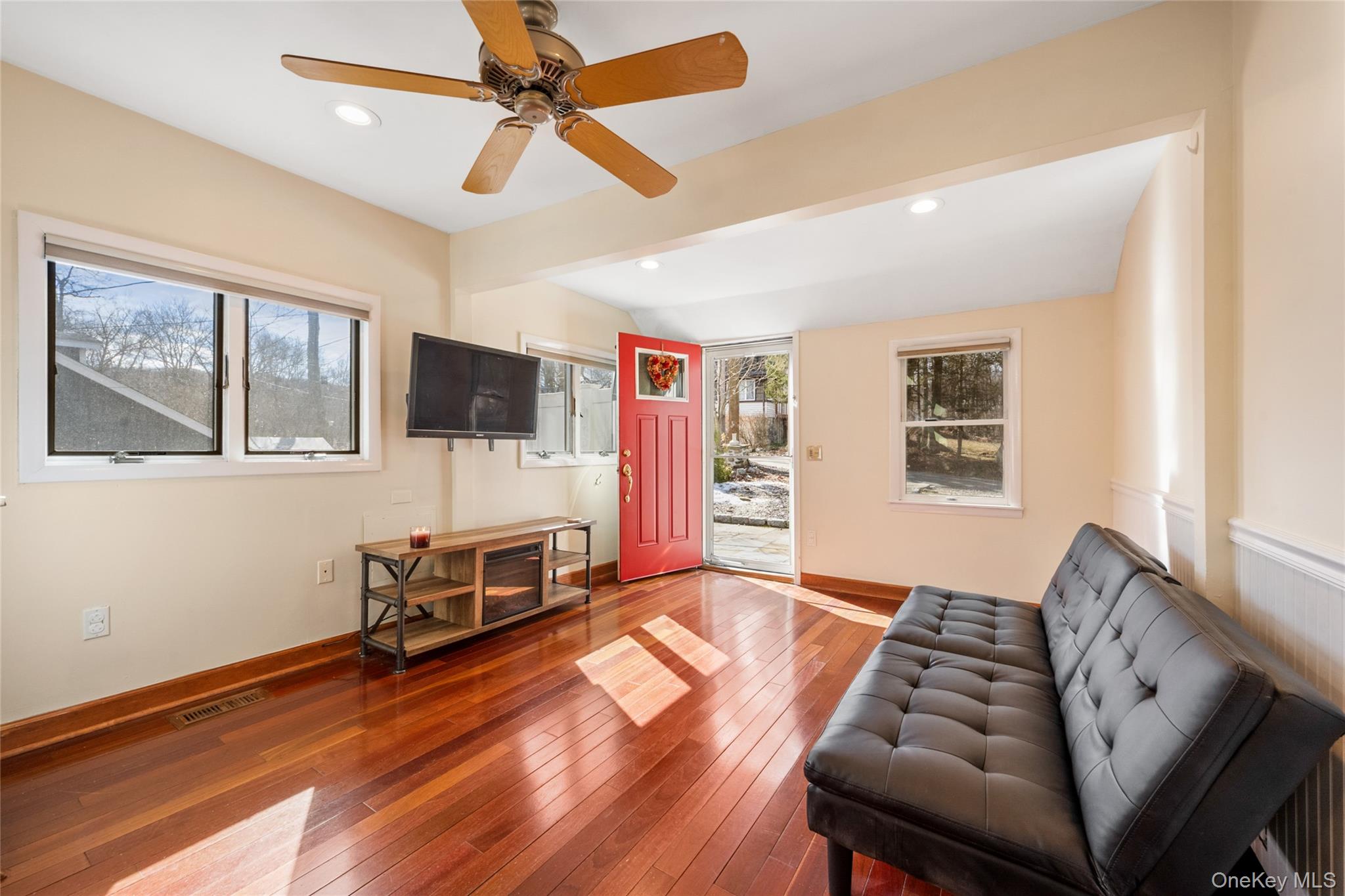 32 Shawnee Road Putnam Valley, NY 10579 - Photo 2 of 24