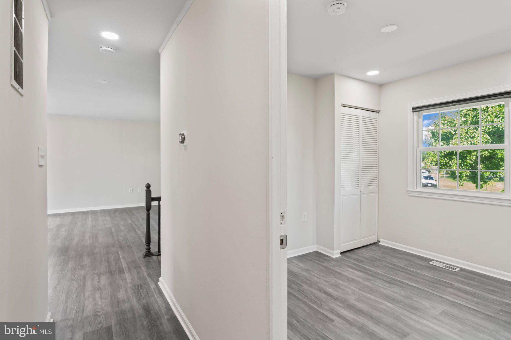 101 Williamsburg Road Sterling, VA 20164 - Photo 19 of 50 Bright and airy residential hallway.