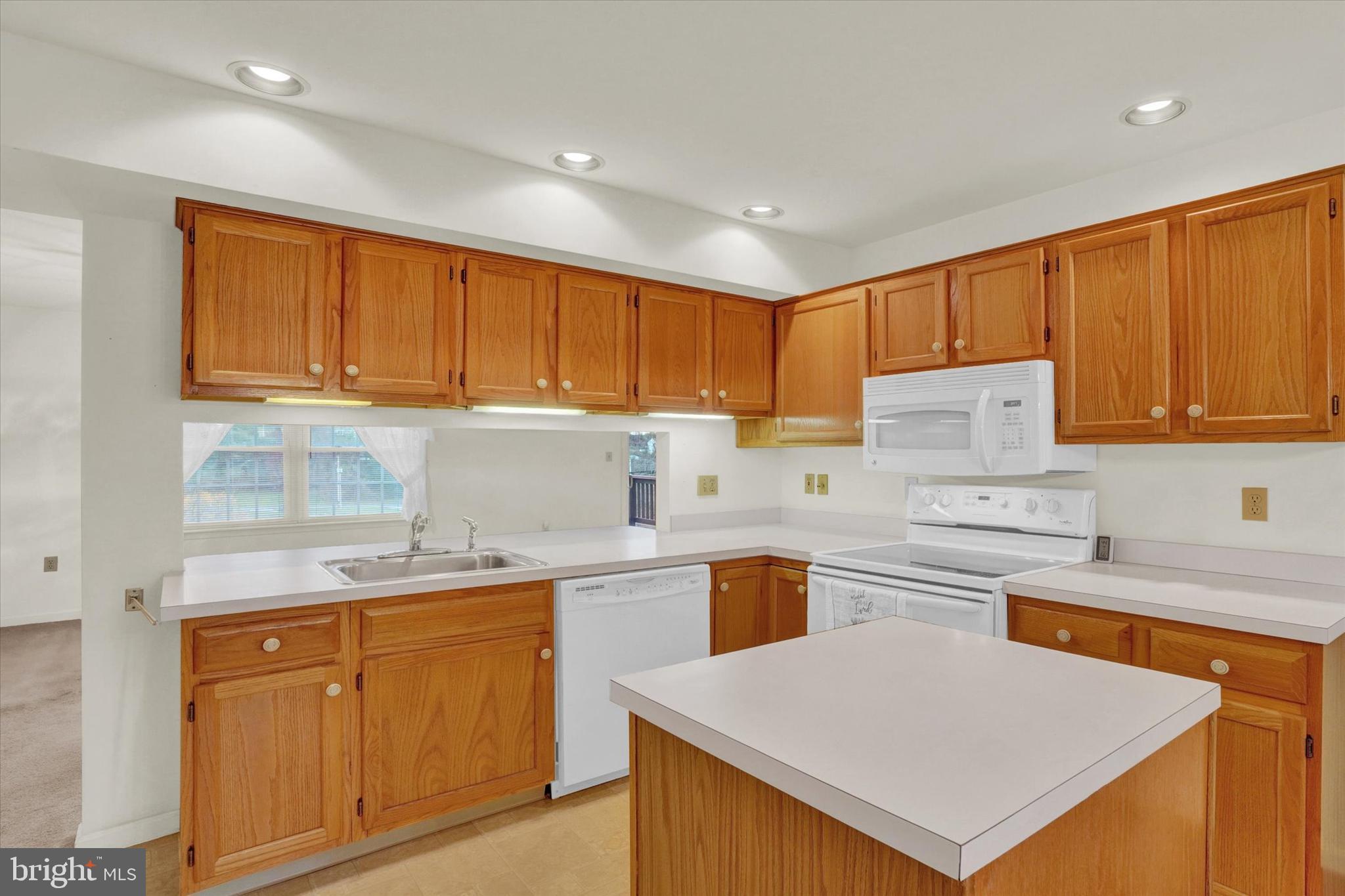 113 Country Ridge Drive Red Lion, PA 17356 - Photo 6 of 27 Tons of gorgeous light oak cabinetry