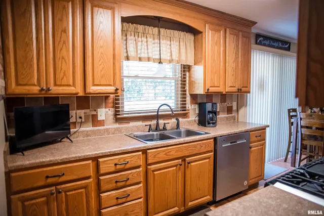 $265,900 | 1421 South 27th Street, Quincy, IL 62301