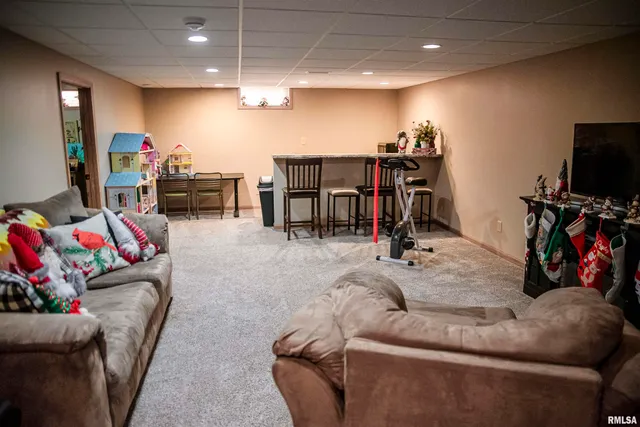 $265,900 | 1421 South 27th Street, Quincy, IL 62301