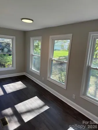 $500,000 | 806 4th St Drive Northwest, Hickory, NC 28601