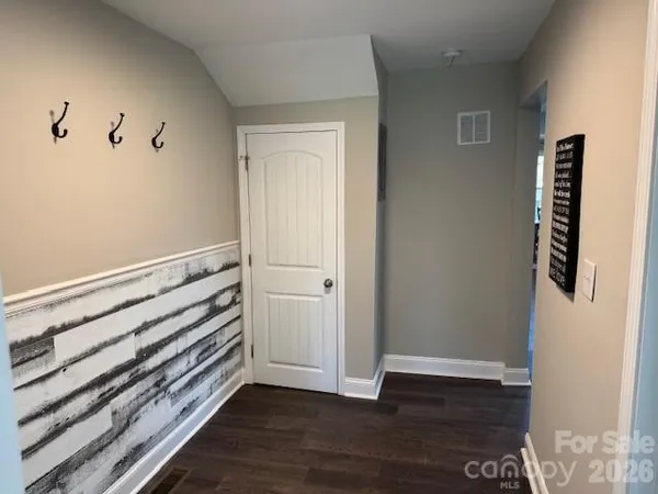 $500,000 | 806 4th St Drive Northwest, Hickory, NC 28601