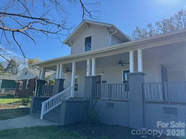 $500,000 | 806 4th St Drive Northwest, Hickory, NC 28601