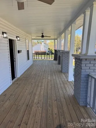 $500,000 | 806 4th St Drive Northwest, Hickory, NC 28601