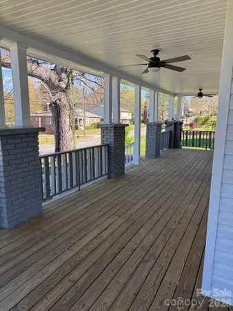 $500,000 | 806 4th St Drive Northwest, Hickory, NC 28601