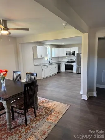 $500,000 | 806 4th St Drive Northwest, Hickory, NC 28601