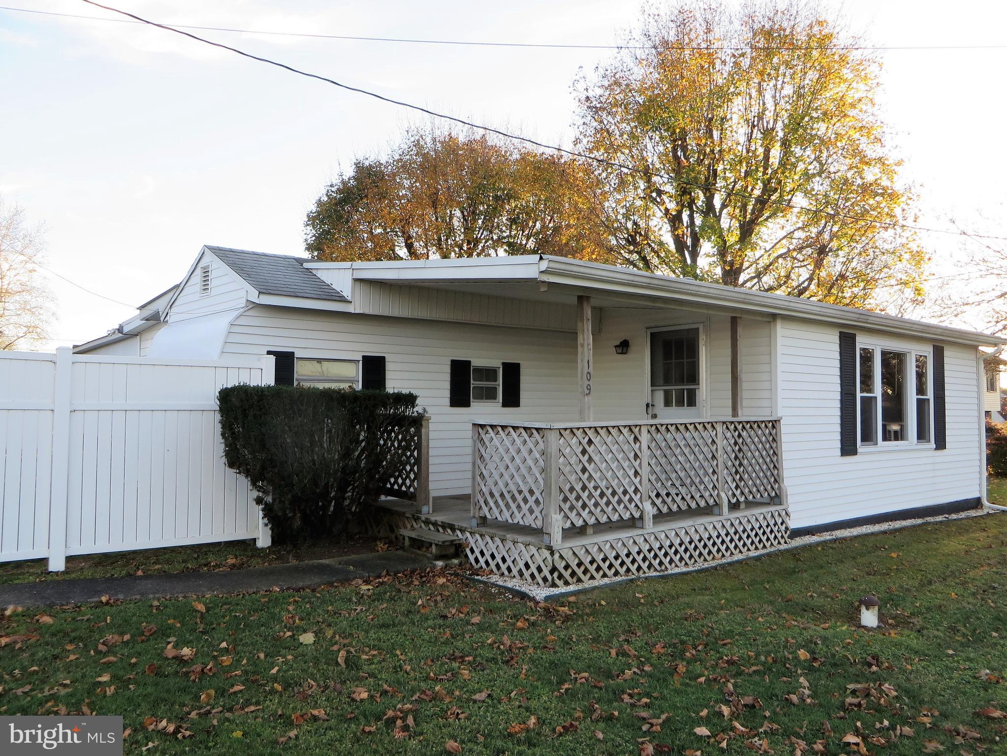 109 Snavely Mill Road Lititz, PA 17543 - Photo 4 of 16 Covered 10 x 12 Deck Area