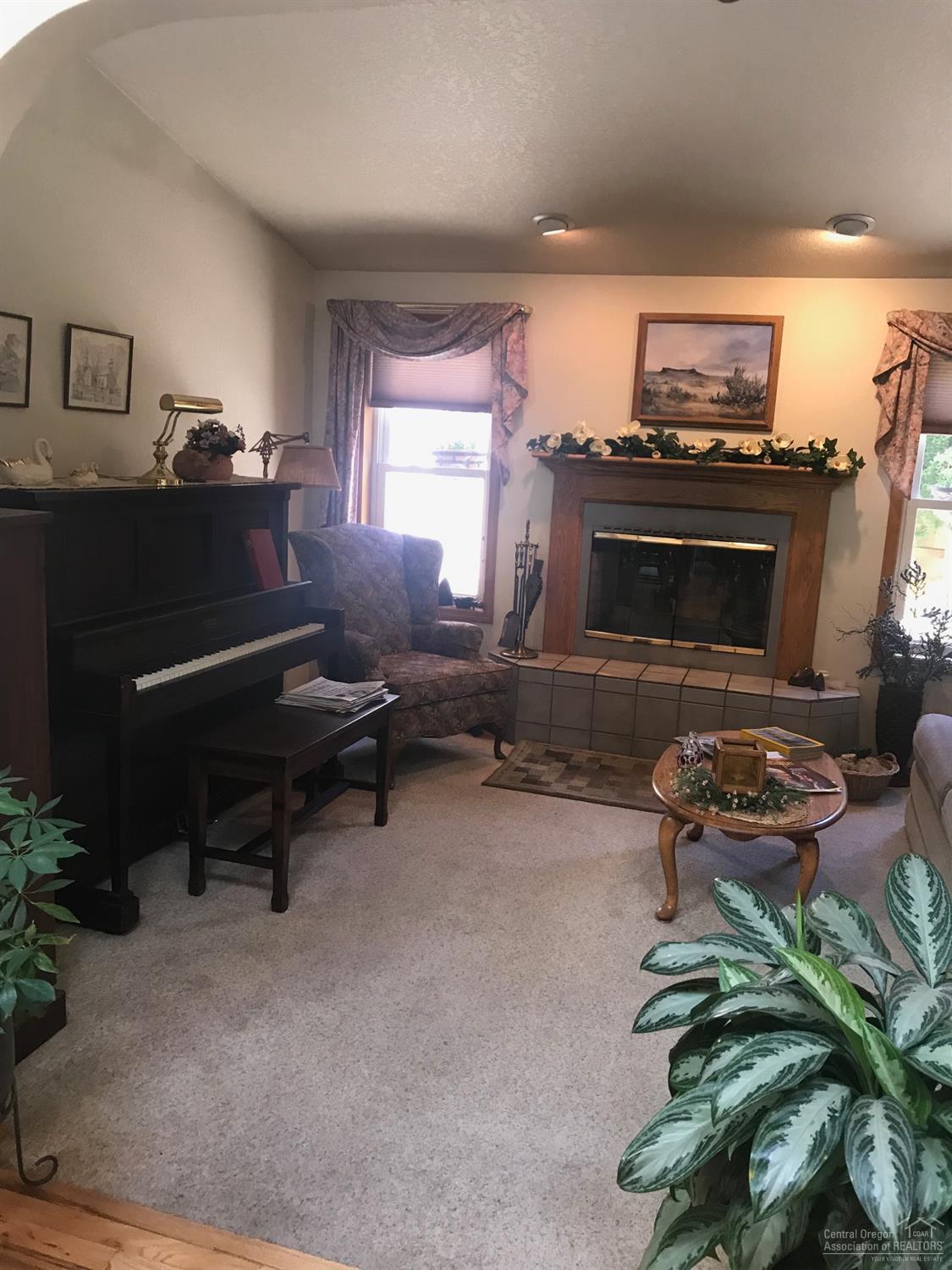 61225 Victory Loop Bend, OR 97702 - Photo 7 of 21 formal living room