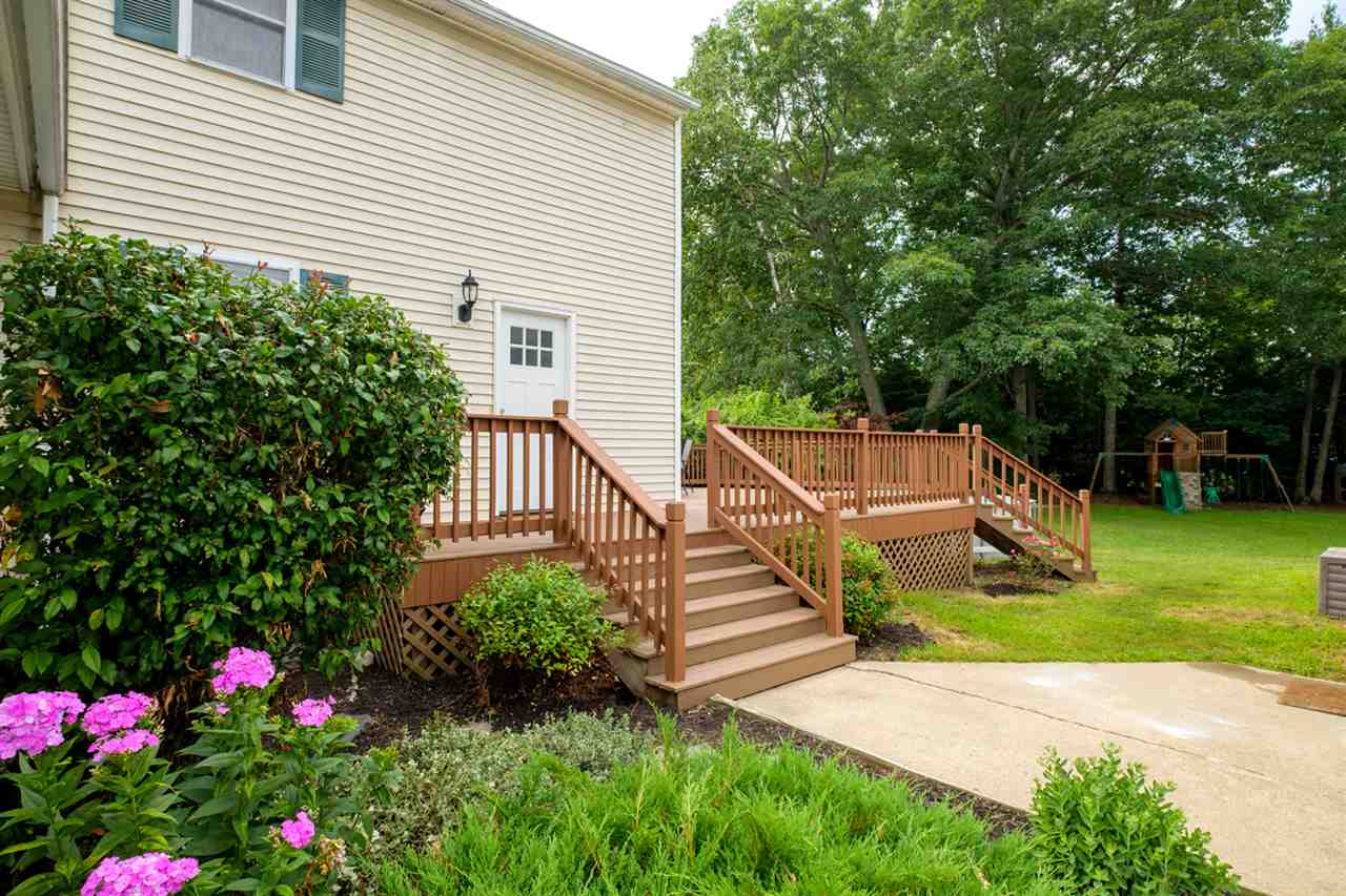 137 Old Dover Road Rochester, NH 03867 - Photo 3 of 33