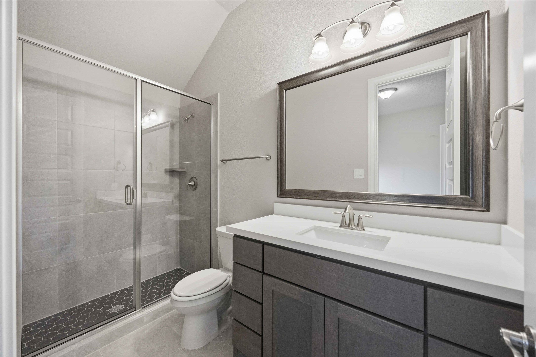17564 Watercolor Way Conroe, TX 77302 - Photo 32 of 42 Secondary bath