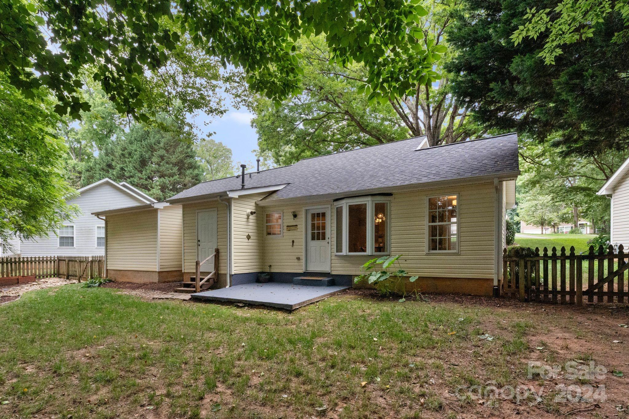 4423 Garris Road Charlotte, NC 28209 - Photo 27 of 32 Gallery Image 27