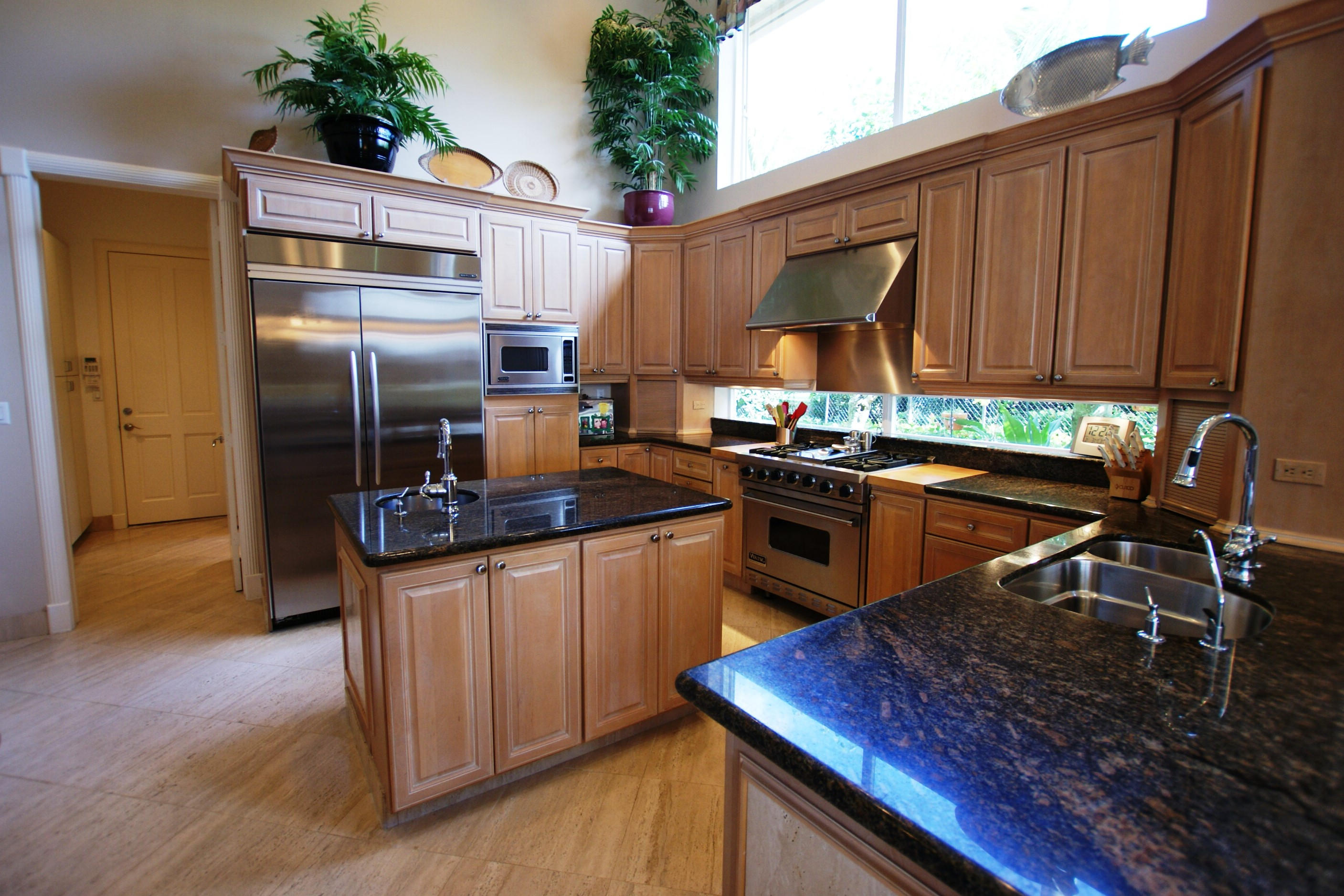 4914 County Line Road Tequesta, FL 33469 - Photo 9 of 24 Kitchen