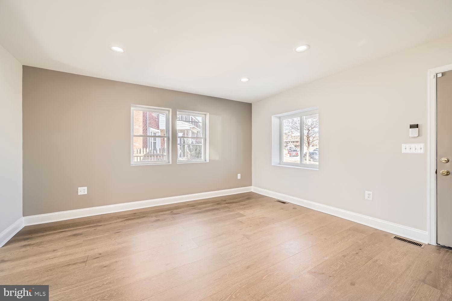 801 Bradhurst Road Baltimore, MD 21212 - Photo 4 of 26 an empty room with windows and closet