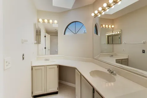 $390,000 | 11467 Ashley Woods Drive, Westchester, IL 60154