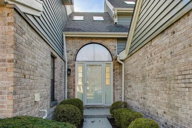 $399,900 | 11467 Ashley Woods Drive, Westchester, IL 60154