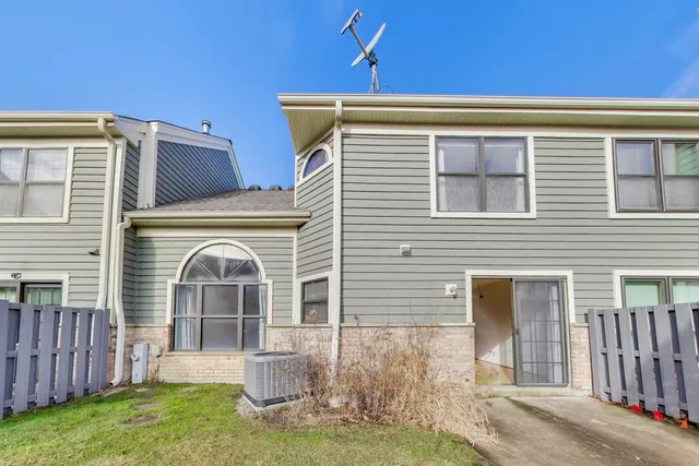 $399,900 | 11467 Ashley Woods Drive, Westchester, IL 60154