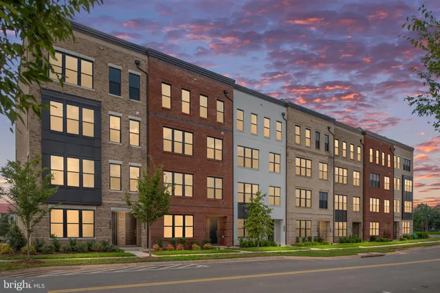 $675,000 | 22141 Midmoore Drive, Ashburn, VA 20148