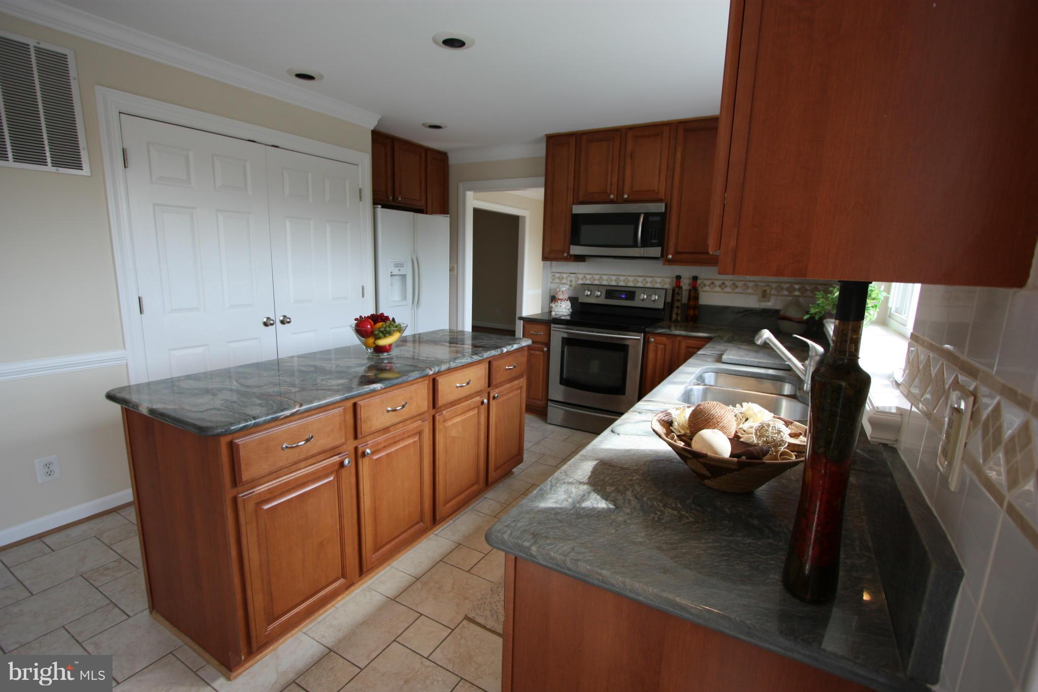 9228 Bretton Reef Road Baltimore, MD 21234 - Photo 12 of 30 Kitchen