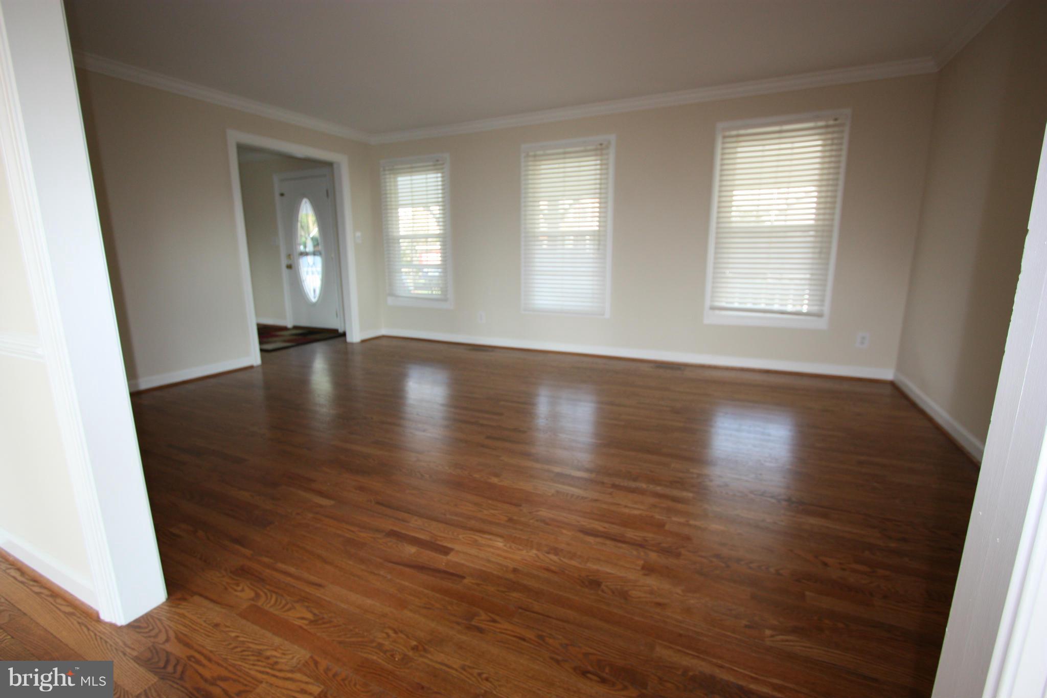 9228 Bretton Reef Road Baltimore, MD 21234 - Photo 10 of 30 Living Room