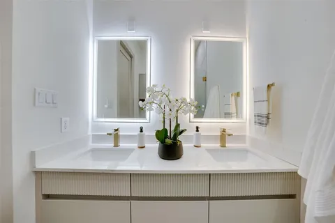$3,150 | 512 North Lancaster Avenue, Unit 6, Dallas, TX 75203