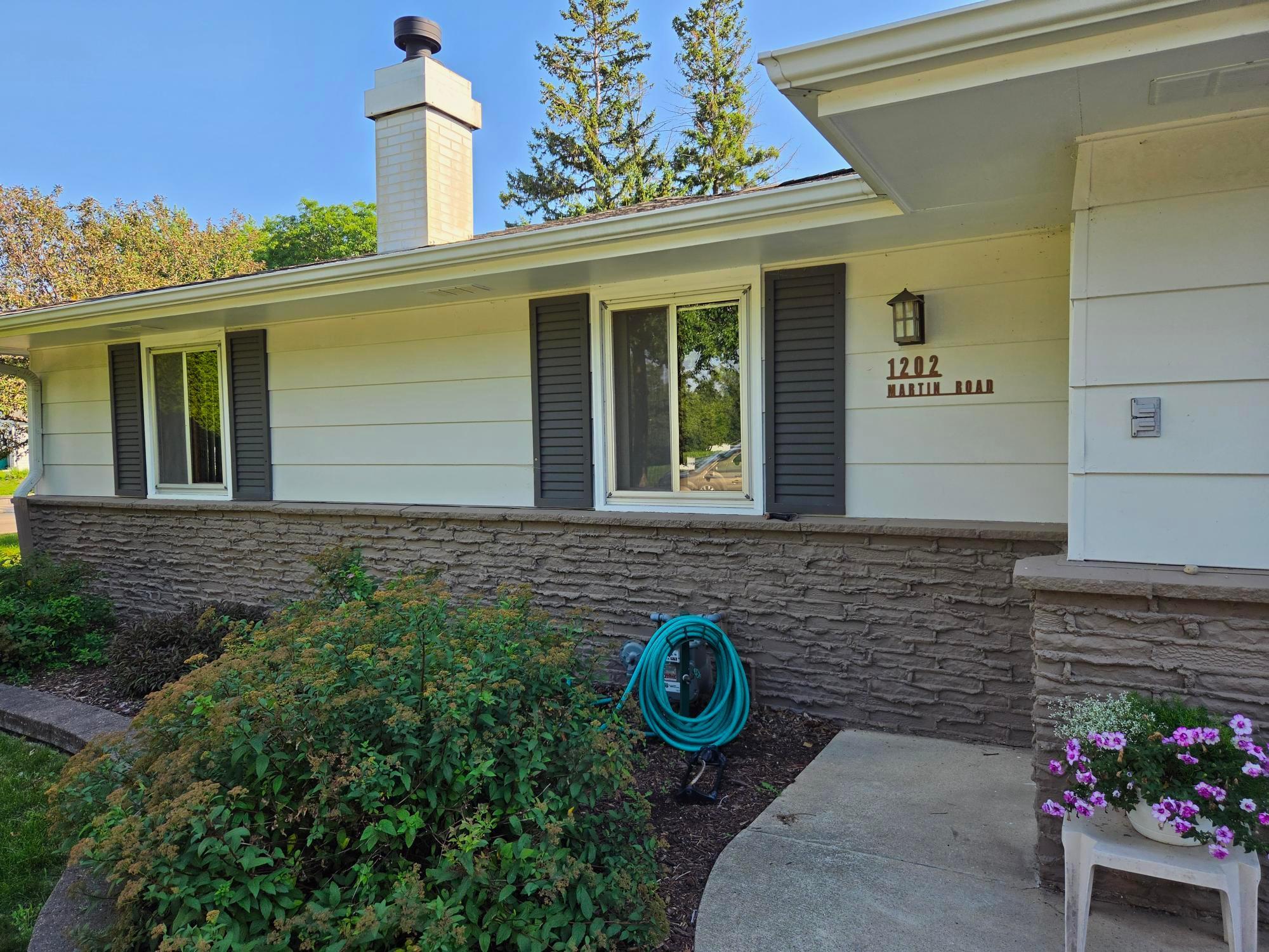 1202 Martin Road Albert Lea, MN 56007 - Photo 2 of 32