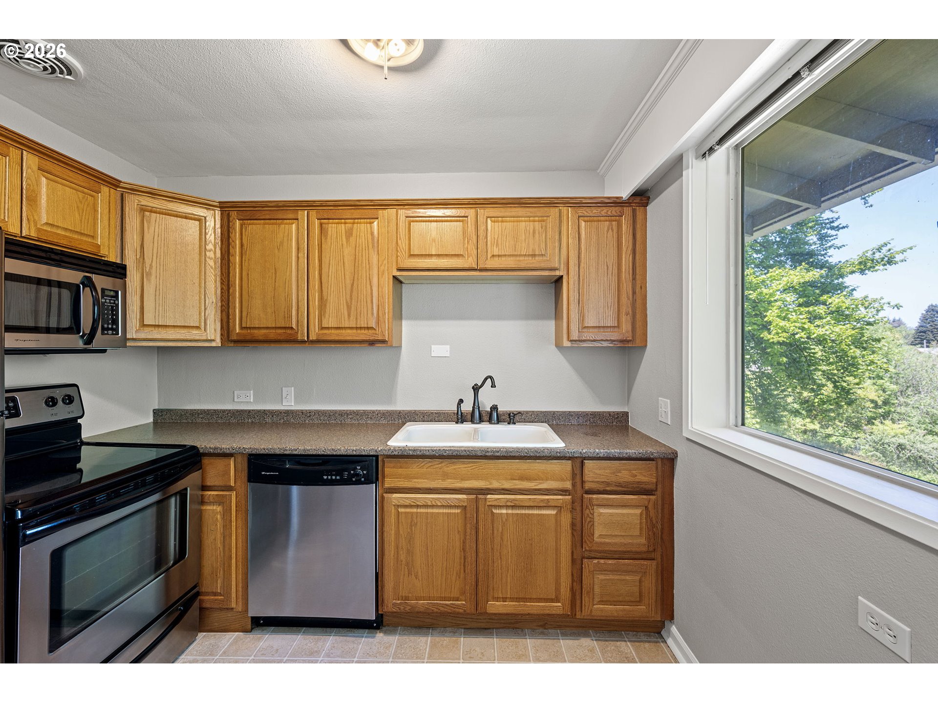 1619 Garfield Place Eugene, OR 97402 - Photo 10 of 24