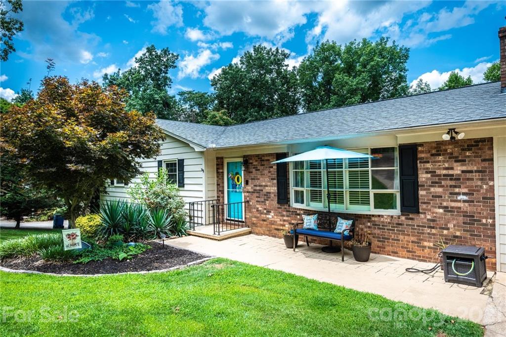 331 Skyline Road Hickory, NC 28601 - Photo 3 of 37 Gallery Image 3
