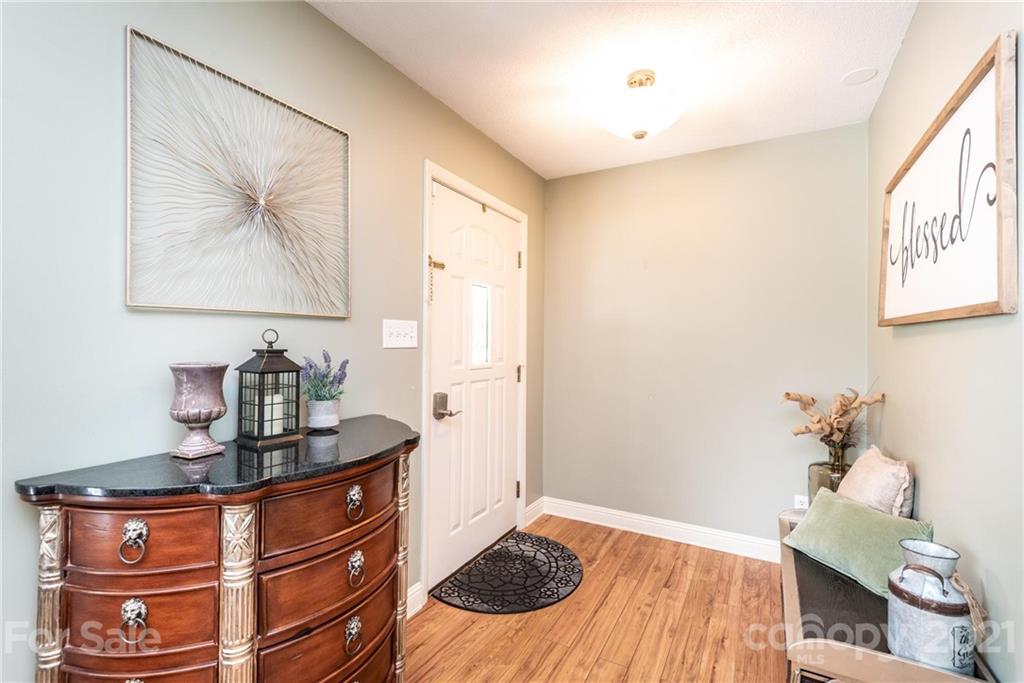 331 Skyline Road Hickory, NC 28601 - Photo 4 of 37 Gallery Image 4