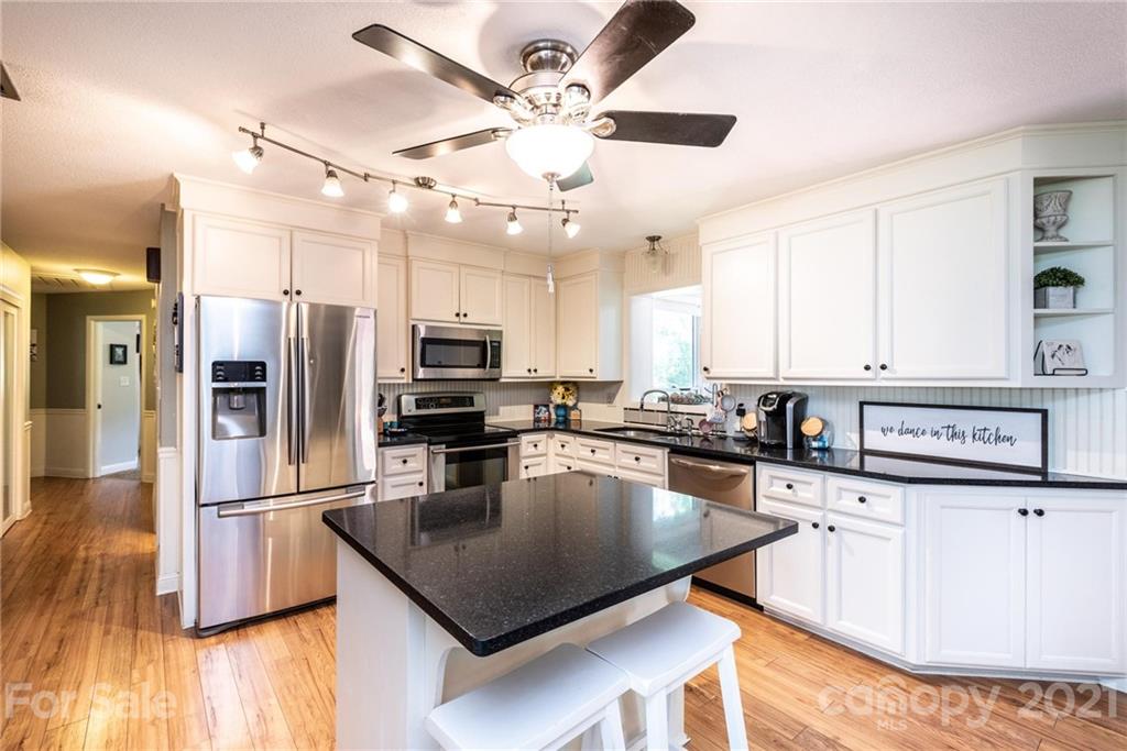 331 Skyline Road Hickory, NC 28601 - Photo 8 of 37 Gallery Image 8