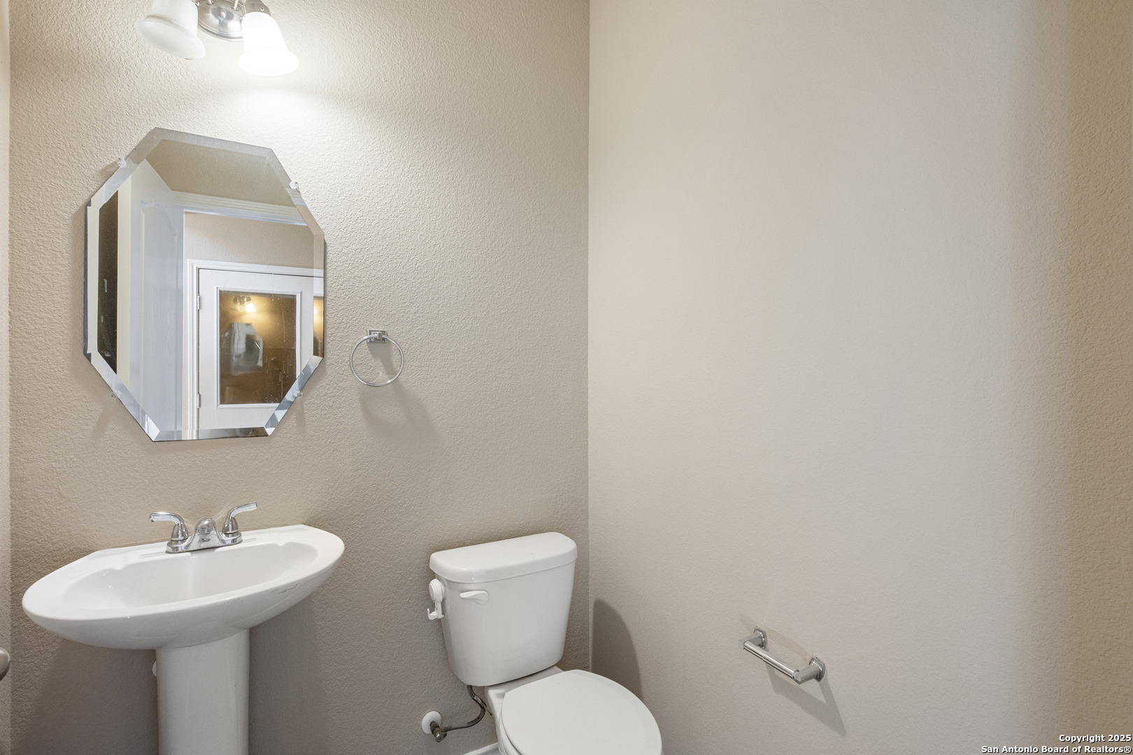 12407 Caprock Ranch San Antonio, TX 78245 - Photo 14 of 42