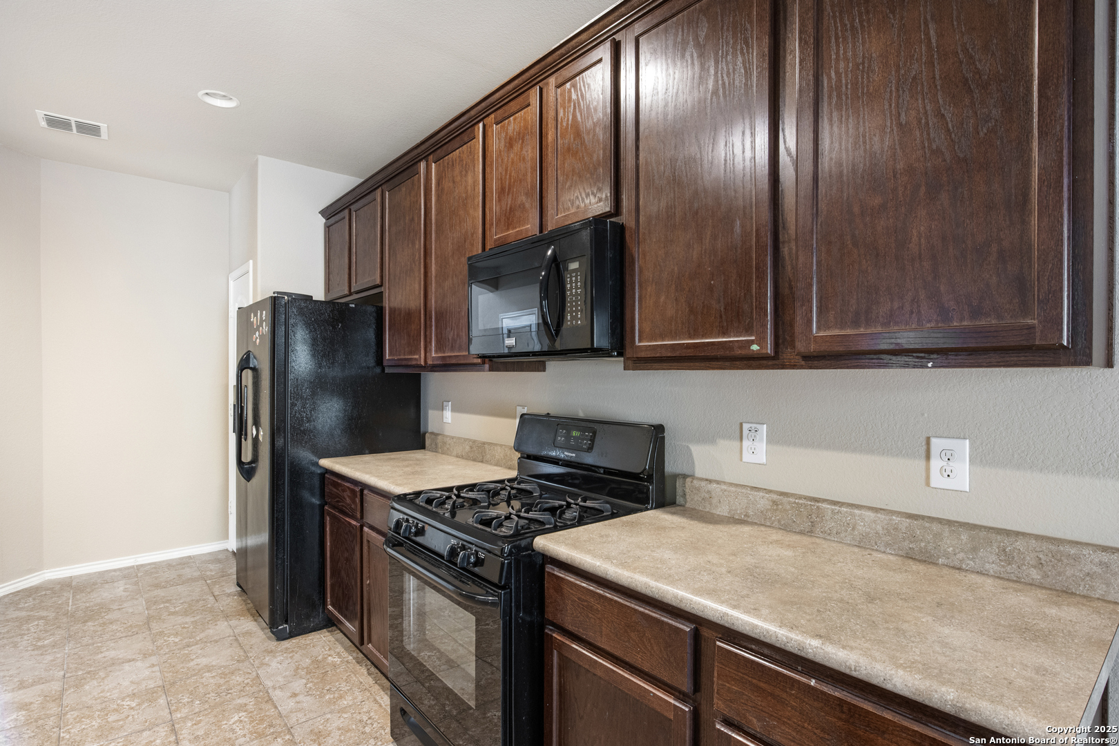 12407 Caprock Ranch San Antonio, TX 78245 - Photo 20 of 42