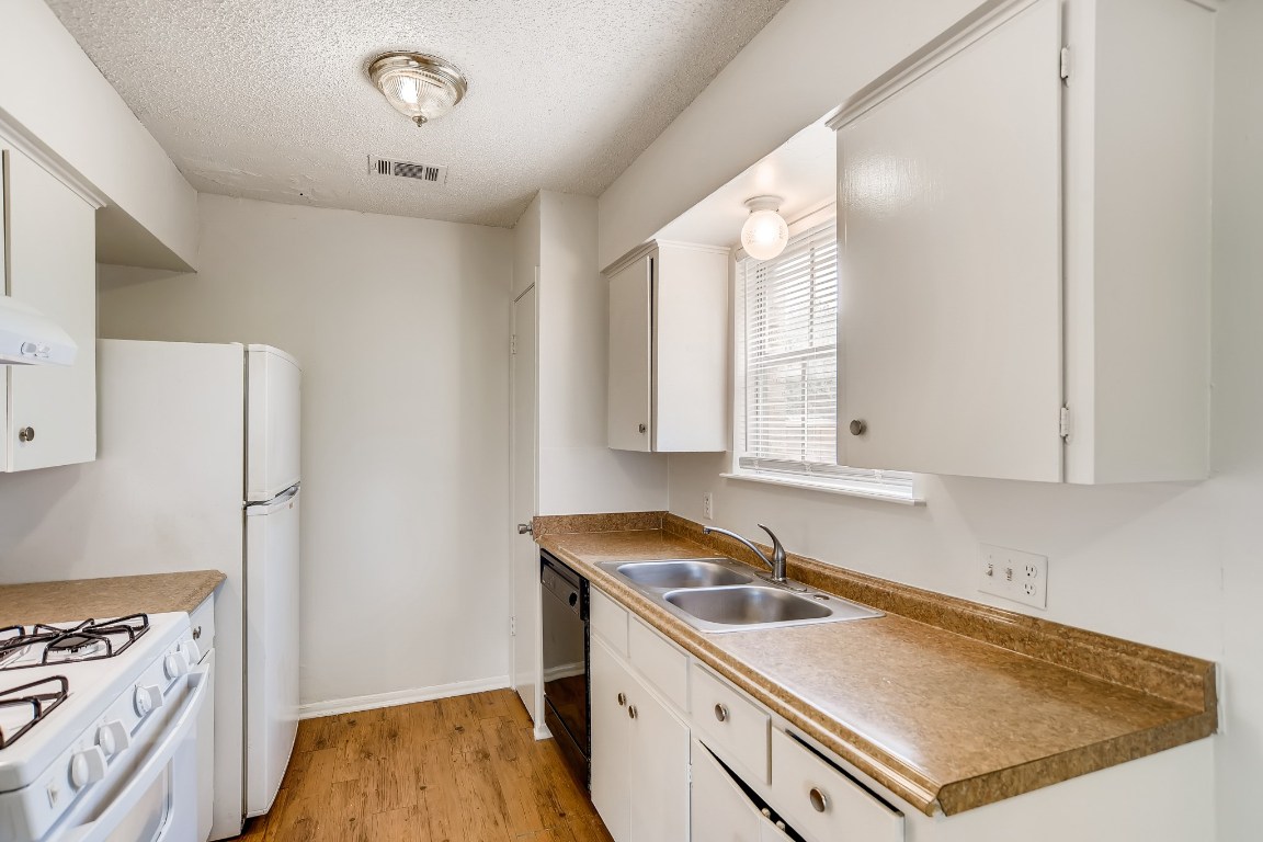 818 Sahara Avenue, Unit A Austin, TX 78745 - Photo 4 of 16