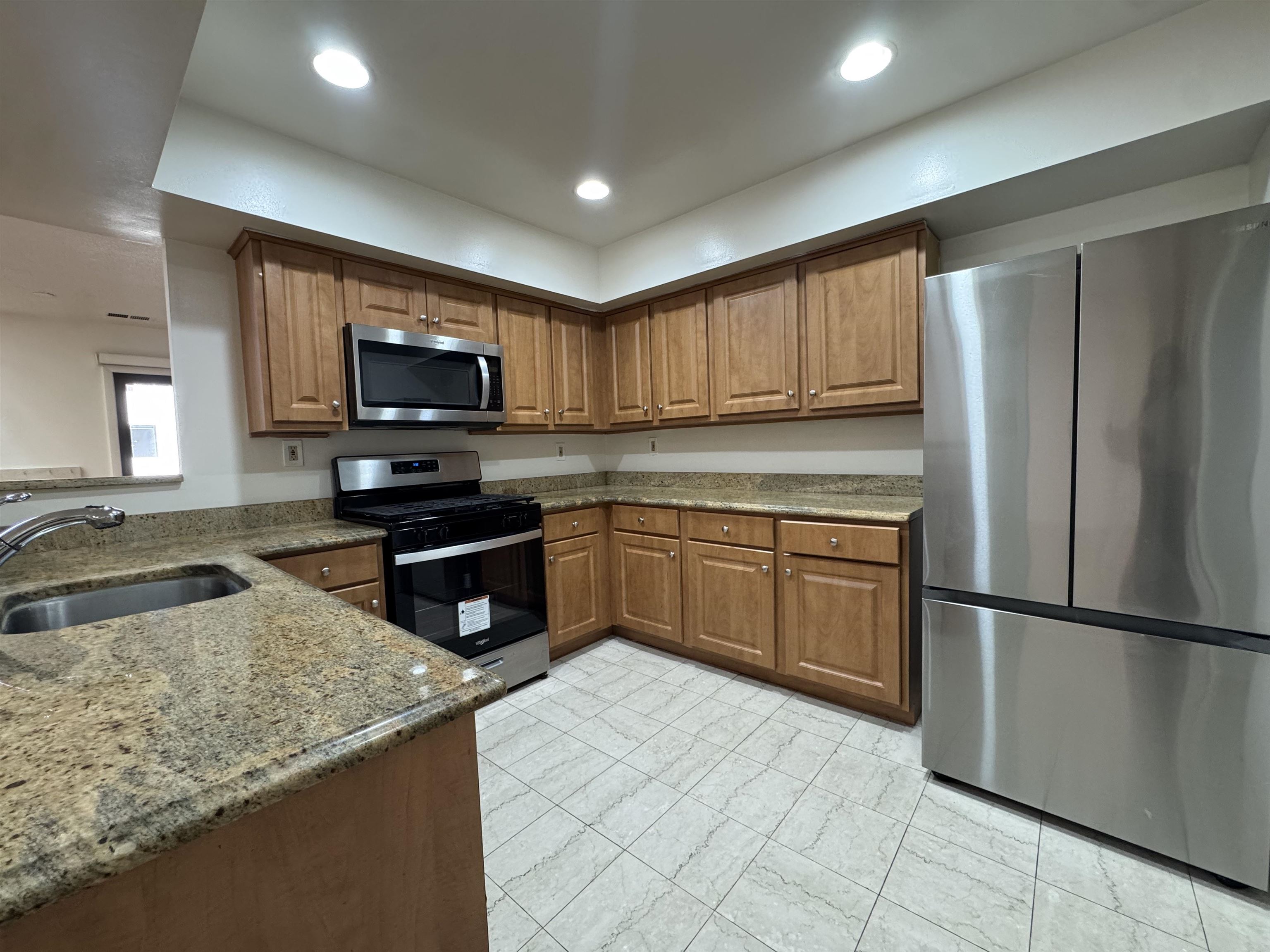 819 Topsail Lane Secaucus, NJ 07094 - Photo 11 of 26