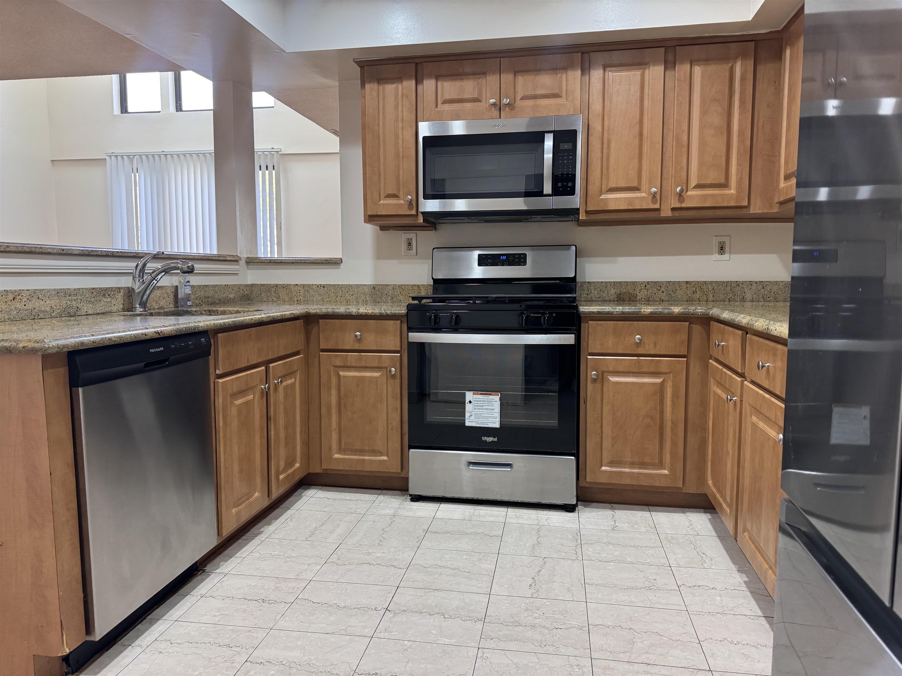 819 Topsail Lane Secaucus, NJ 07094 - Photo 10 of 26