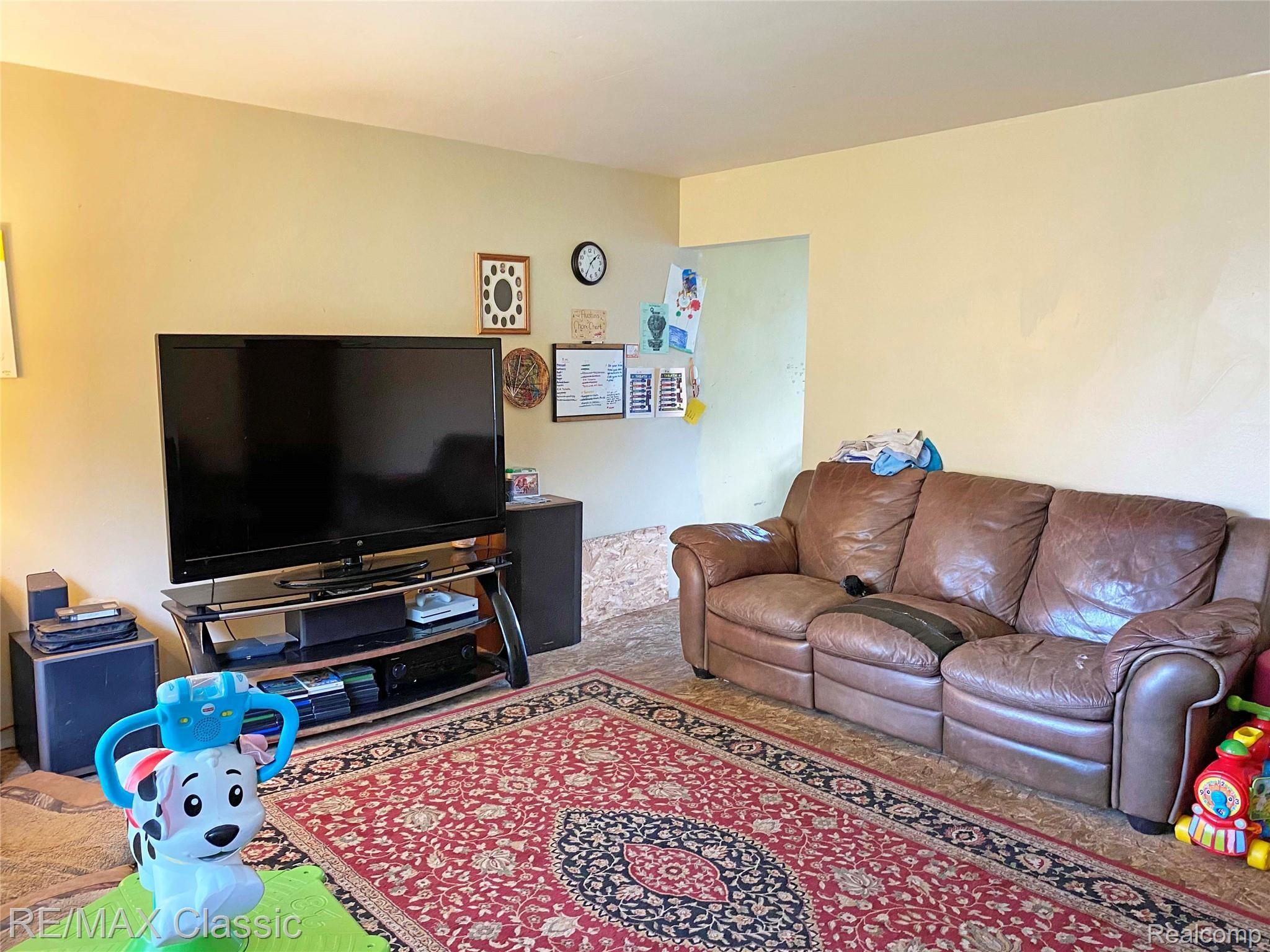 7759 Bridge Road Waterford, MI 48329 - Photo 14 of 32 Living Room 1.JPG