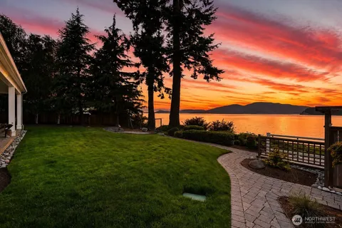 $8,900,000 | 1114 B Avenue, Anacortes, WA 98221