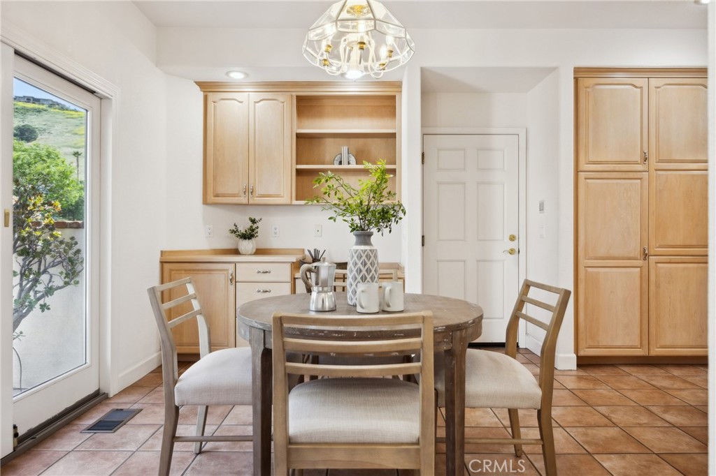 993 Las Palmas Way San Luis Obispo, CA 93401 - Photo 27 of 63 a dining room with furniture and window