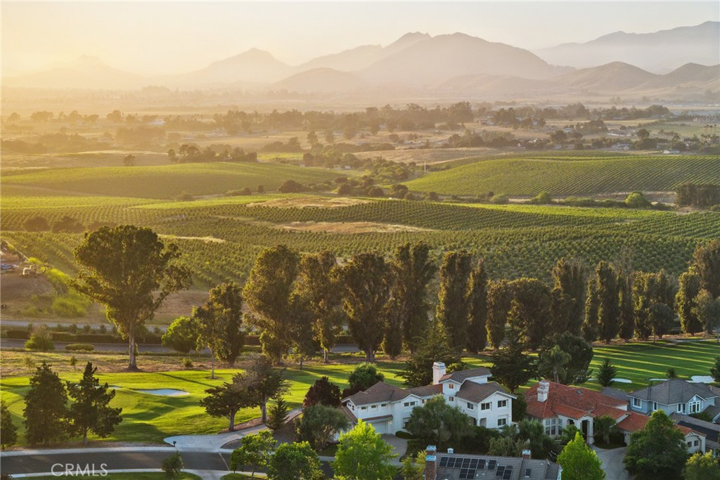 993 Las Palmas Way San Luis Obispo, CA 93401 - Photo 5 of 63 a view of a city with an ocean