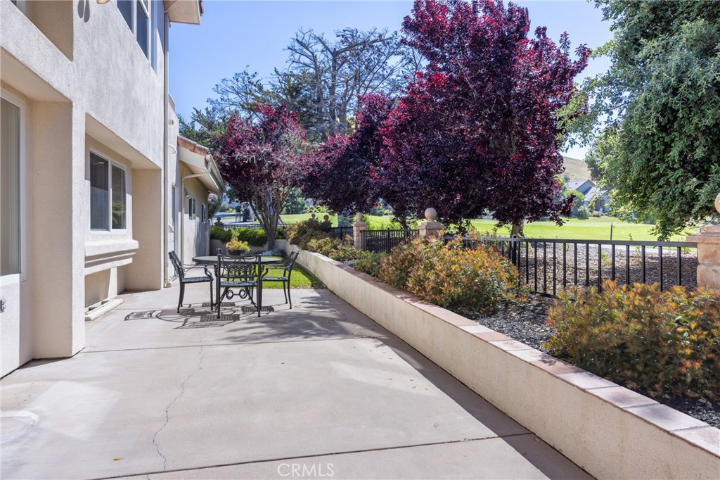 993 Las Palmas Way San Luis Obispo, CA 93401 - Photo 55 of 63 a view of a bench in a patio