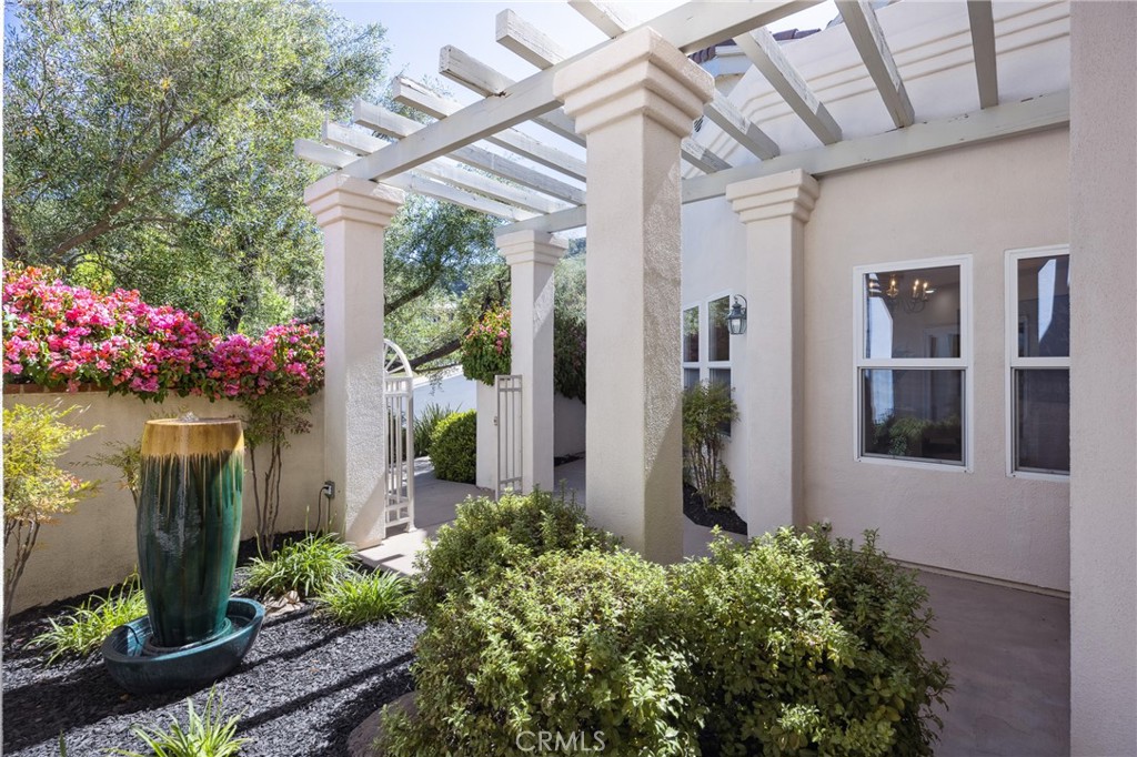 993 Las Palmas Way San Luis Obispo, CA 93401 - Photo 7 of 63 a front view of a house having fountain