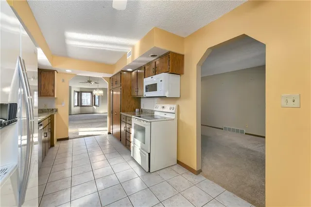 $325,000 | 3431 Tudor Drive, Leavenworth, KS 66048