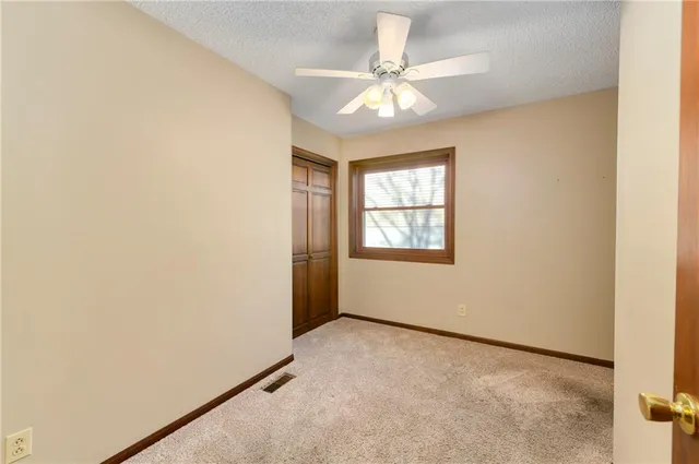 $325,000 | 3431 Tudor Drive, Leavenworth, KS 66048