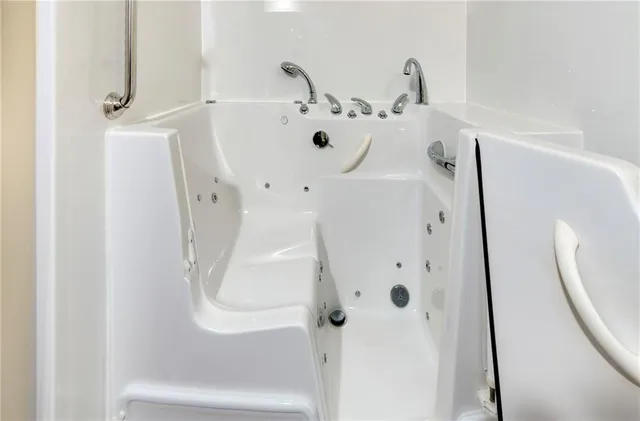 $325,000 | 3431 Tudor Drive, Leavenworth, KS 66048