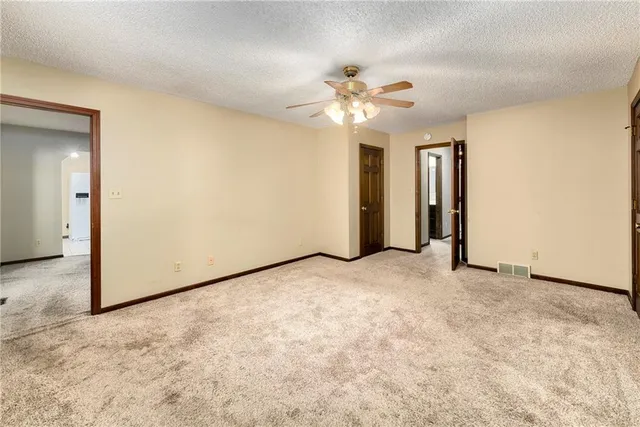 $325,000 | 3431 Tudor Drive, Leavenworth, KS 66048