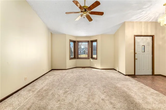 $325,000 | 3431 Tudor Drive, Leavenworth, KS 66048